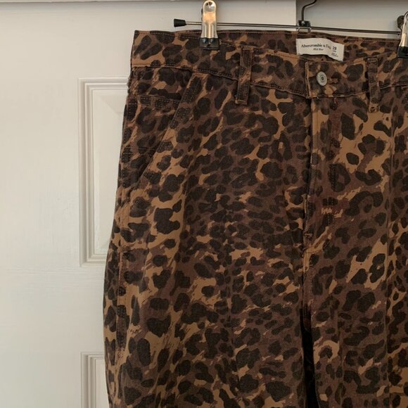 Abercrombie Mid Rise Slouchy Jean 29L - Picture 7 of 9